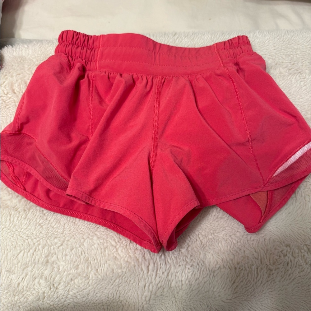 Lululemon lipgloss hotty hot shorts 2.5 inch